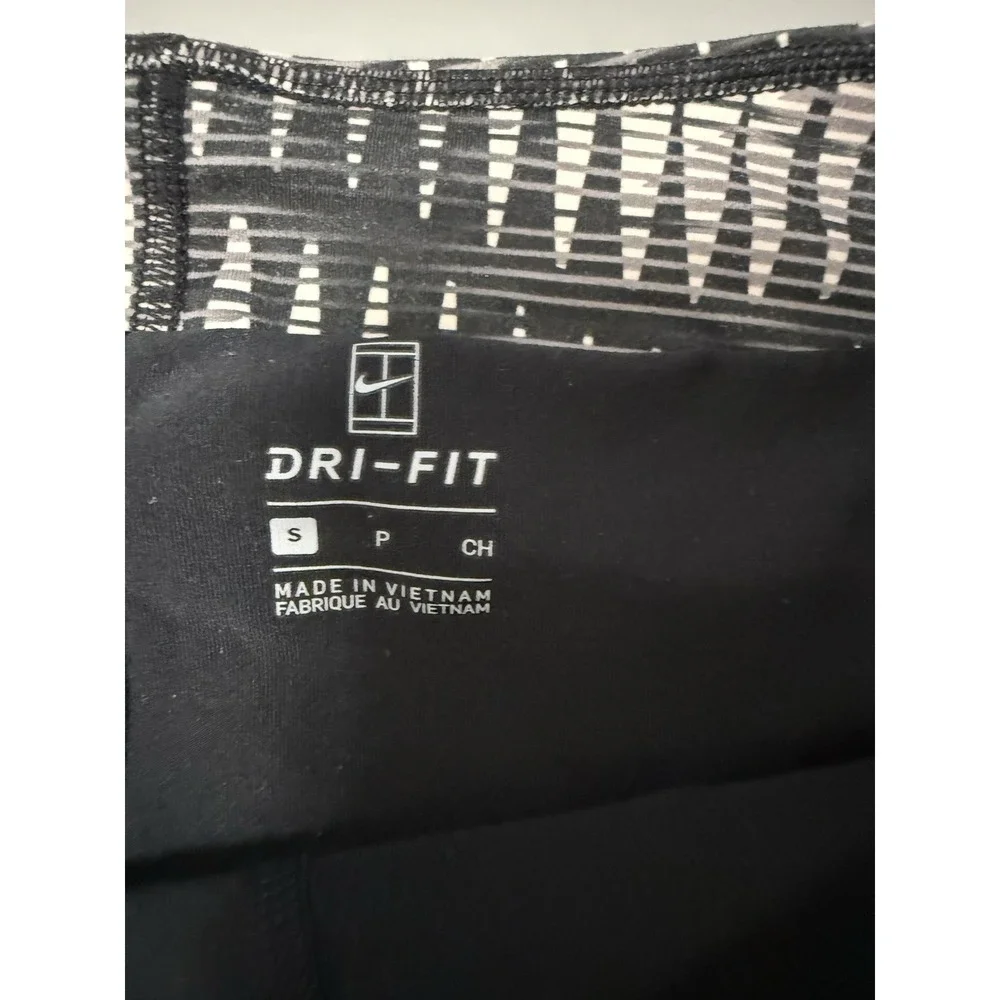 Nike Dri-FIT Tennis Skort Size Small. M11